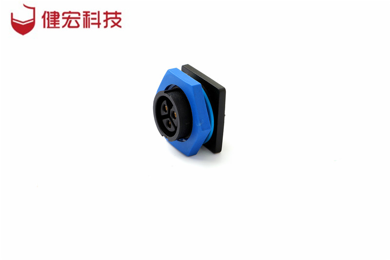 自鎖式防水母座